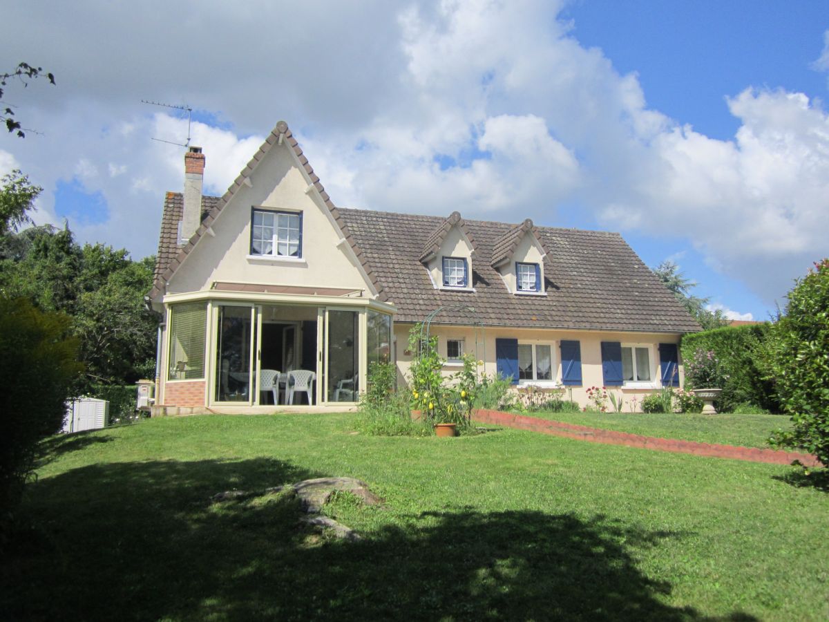 Belle maison dans quartier calme et résidentiel à 5 kms du Mans