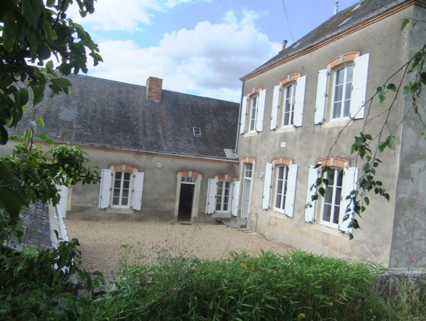 Secteur Sablé Sur Sarthe, maison de type 5, jardin clos et dépendances