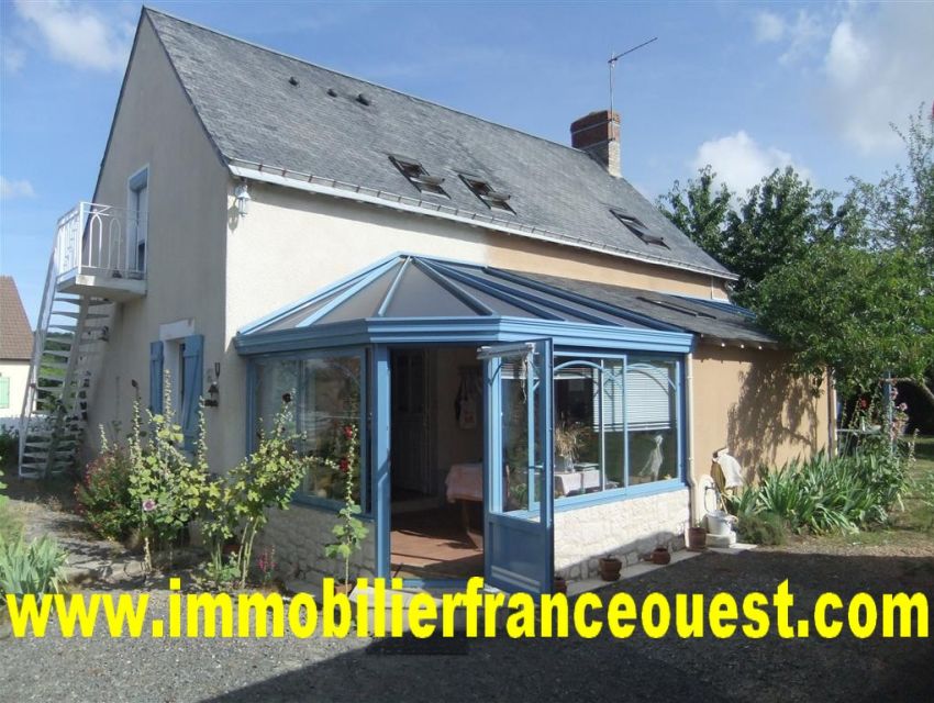 immobilier Sarthe (72):Région Loué, Brûlon, maison avec terrain et dépendances.