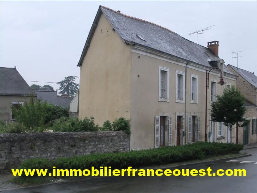 immobilier Sarthe (72):Maison de village 15 minutes Sablé-sur-Sarthe 