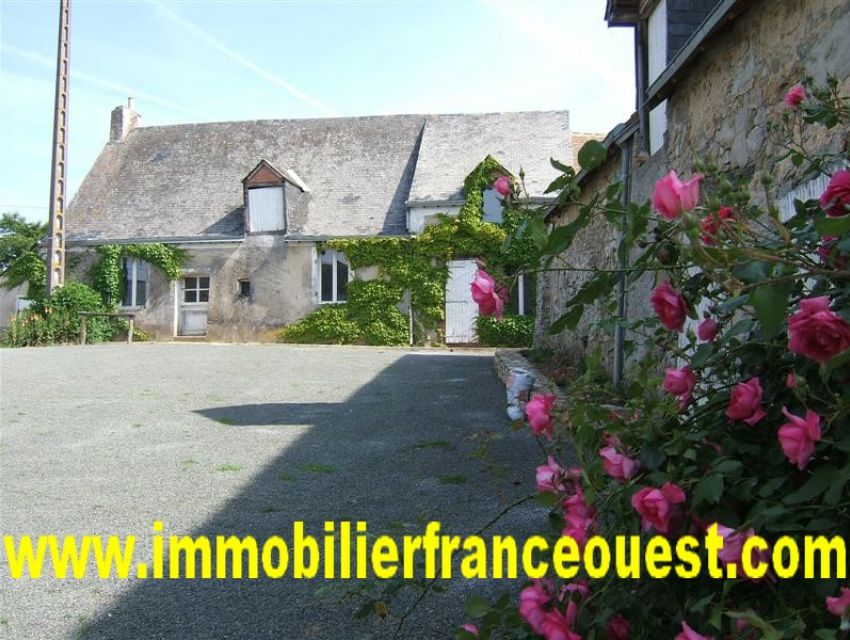 immobilier Sarthe (72):Propriété en bord de rivière  - 5 Minutes Sablé (TGV Paris 1h15)