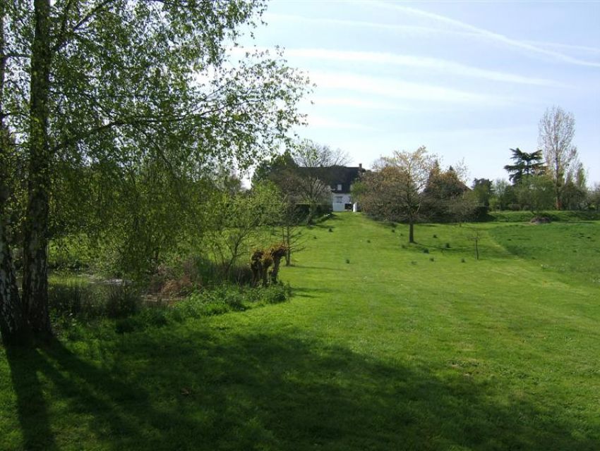immobilier Sarthe (72) Vaste terrain en bord de rivière.