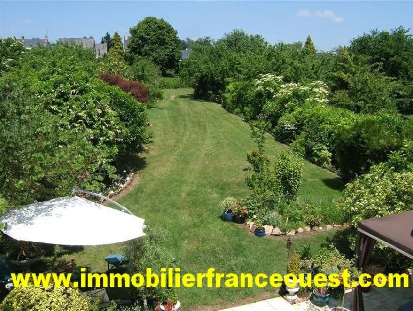 immobilier Sarthe (72) propriété et maison villageoise avec jardin clos.