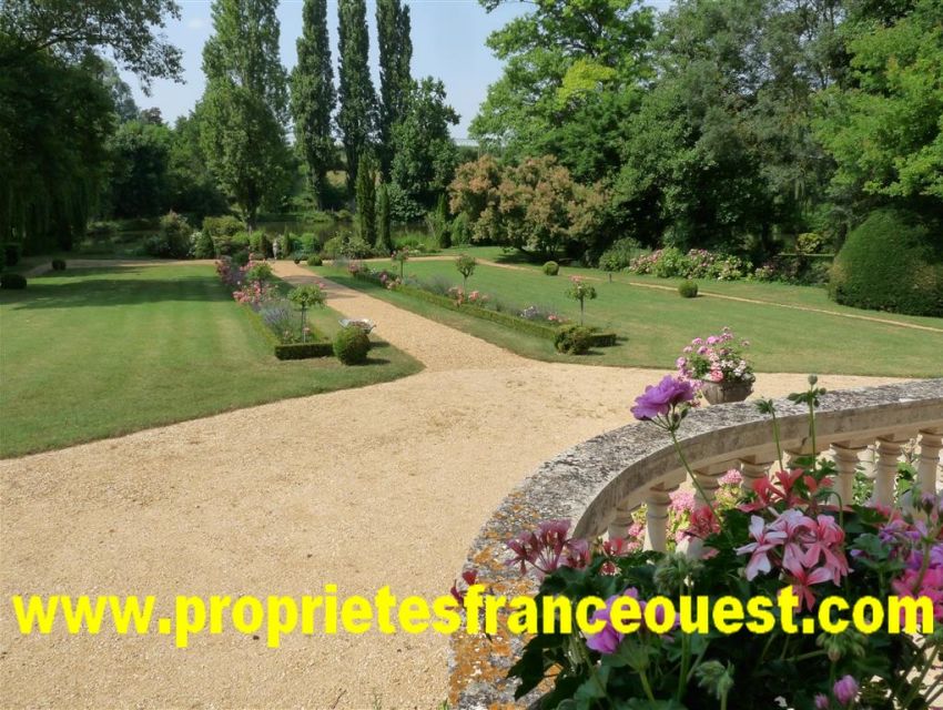 immobilier Sarthe (72):Chateau XIX en Anjou (20 Minutes d'Angers)