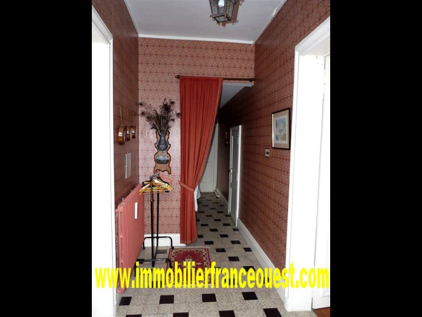 immobilier Sarthe (72):A 30 mn d'Angers, Hotel particulier XIXème.