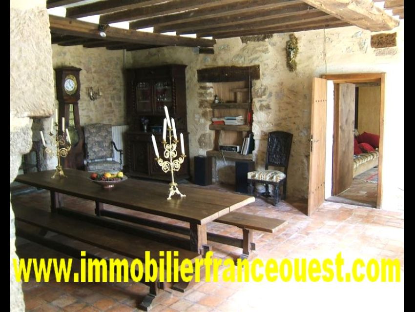 immobilier Sarthe (72):Presbytere - Ancien prieuré à 10 mn de Sablé (TGV Paris 1h15)