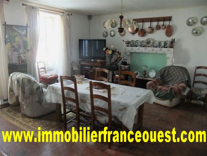 immobilier Sarthe (72):Région Loué, Brûlon, maison avec terrain et dépendances.