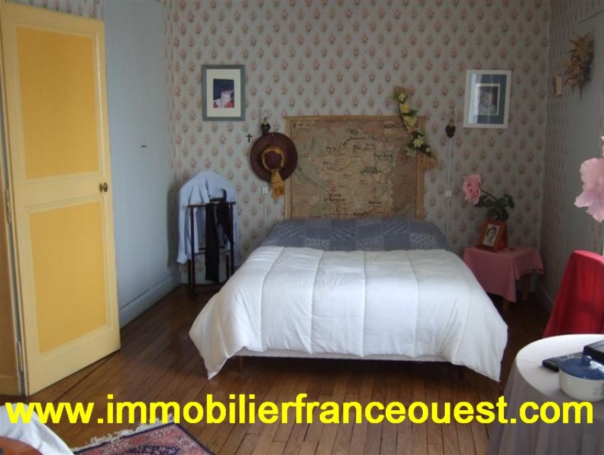 immobilier Sarthe (72):Maison 6 pièces  Avoise - 12 Minutes Sablé - chambre à coucher