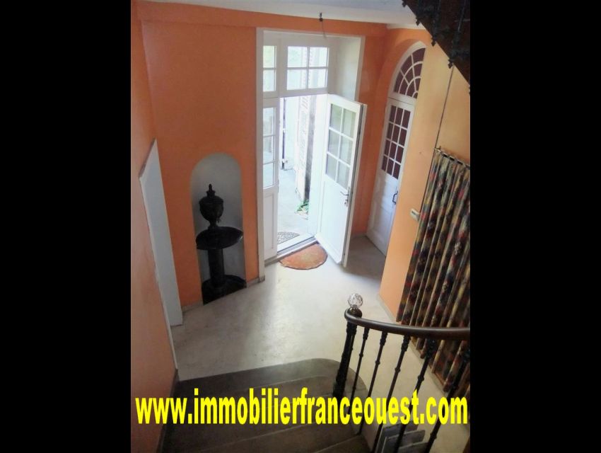 immobilier Sarthe (72):5. Hall d'accès cour.