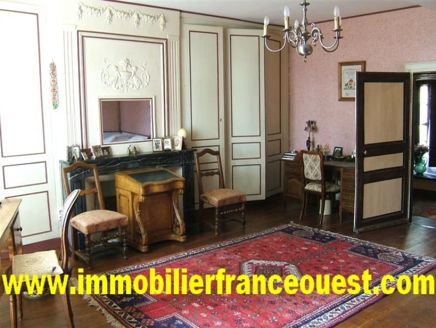 immobilier Sarthe (72):5. Une chambre du corps de logis principal.