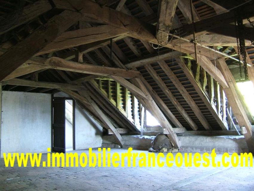 immobilier Sarthe (72):7. Vastes combles aménageables.