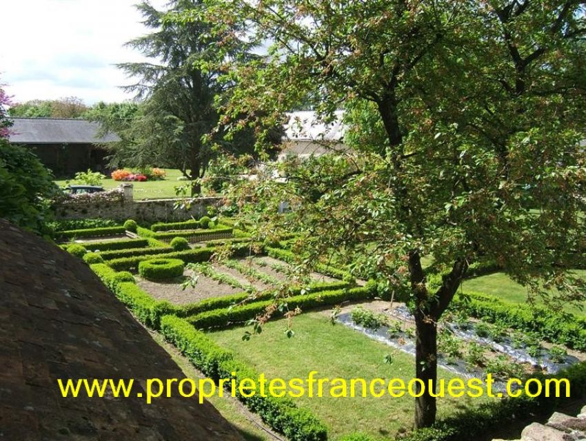 propriete de charme et de caractere région de la Fleche 7200 Potager vue partielle