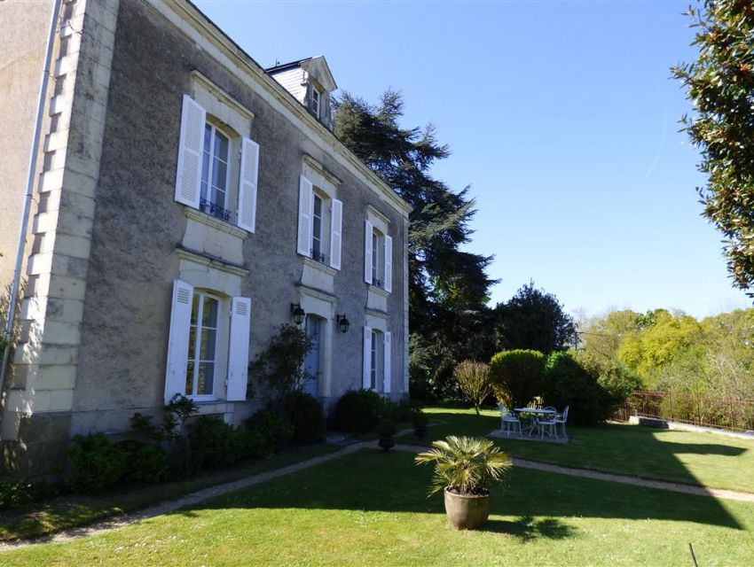 Propriété - Maison de Maitre restaurée - Axe Angers - Sablé