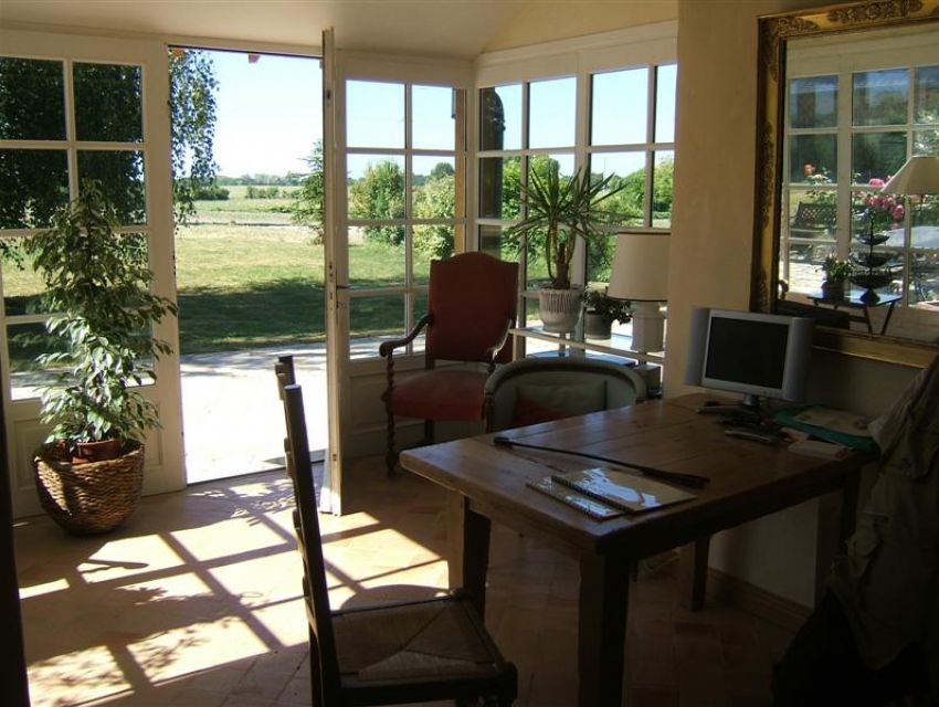 Bureau et bow window