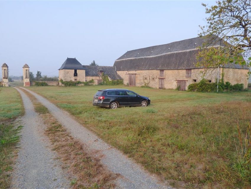 communs du château avec toitures à la Mansard - bris-mansard