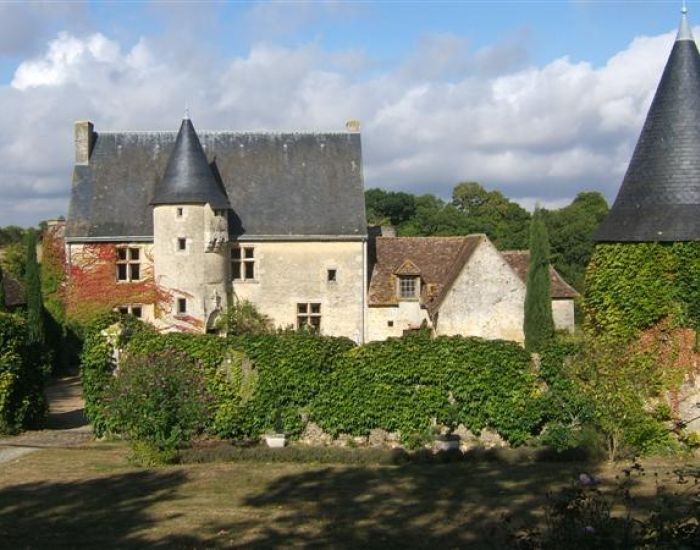 Authentique manoir du XVème siècle avec ferme et dépendances - région le Mans