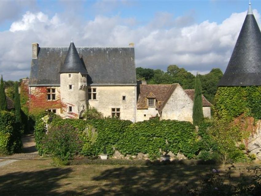 Authentique manoir du XVème siècle avec ferme et dépendances - région le Mans