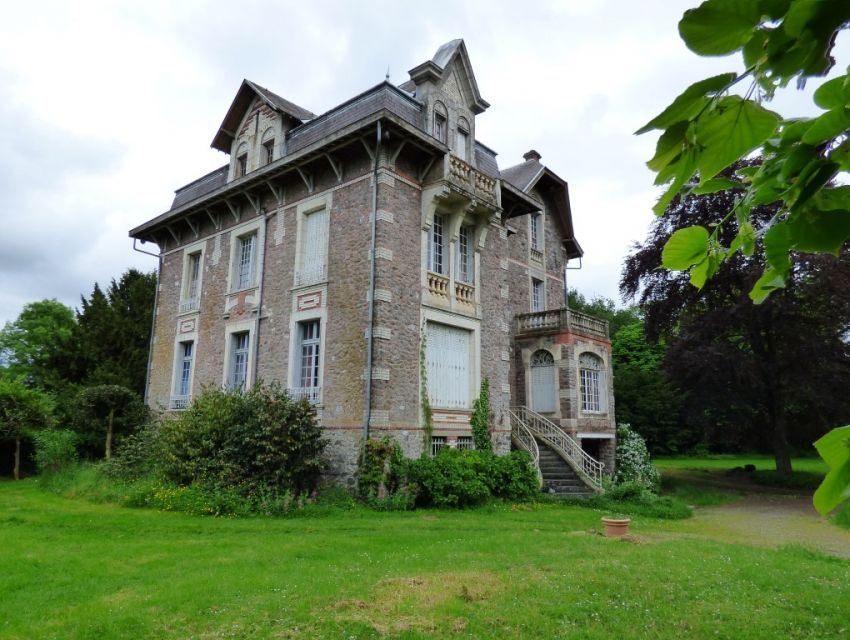 Mansion-Manor of Anglo-Norman style for sale in the west of France