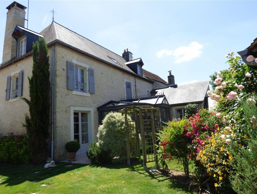 Maison de caractere en Anjou dans la région de Sablé sur Sarthe - gare TGV