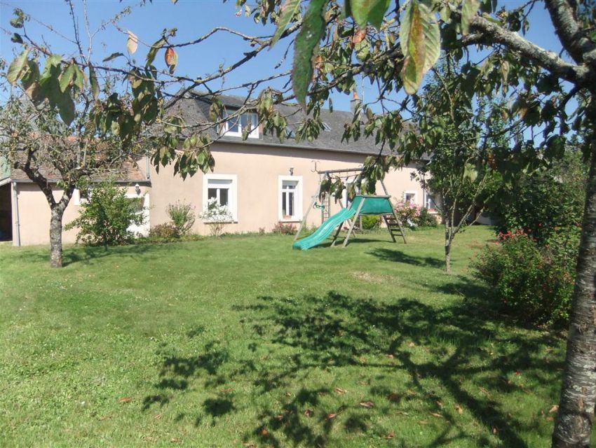 Maison 4 chambres avec jardin préau garage et dépendances région Sablé sur Sarthe
