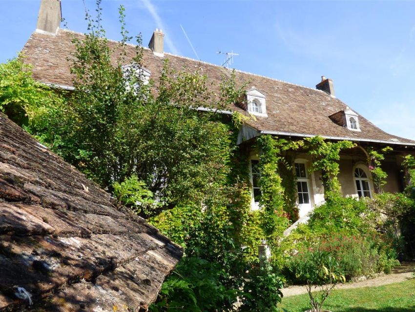 Demeure de charme et de caractere - propriété villageoise - Parce sur Sarthe - 72300 - Proximité Sablé sur Sarthe.