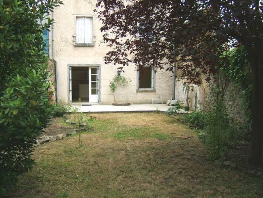 Sablé-appartement-de-3pieces-avec-jardin-et-terrasse