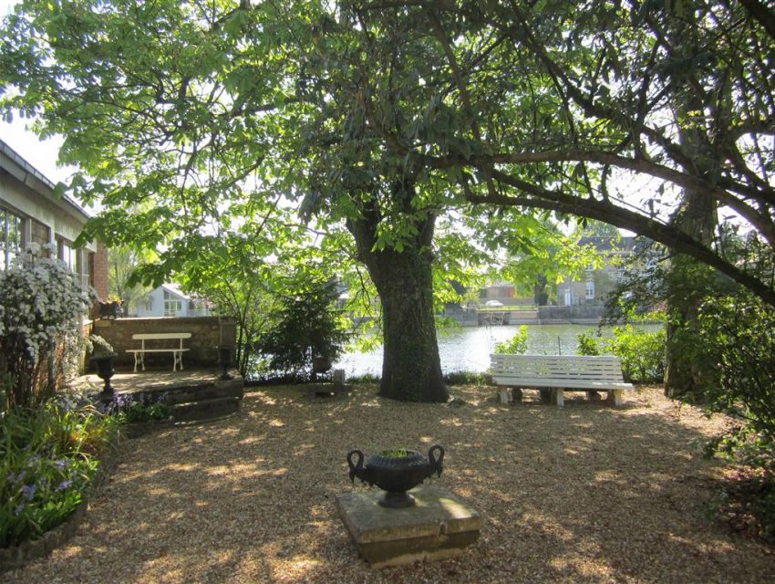 Maison de caractere - centre ville Sablé sur Sarthe - 72 - jardin clos et dépendances