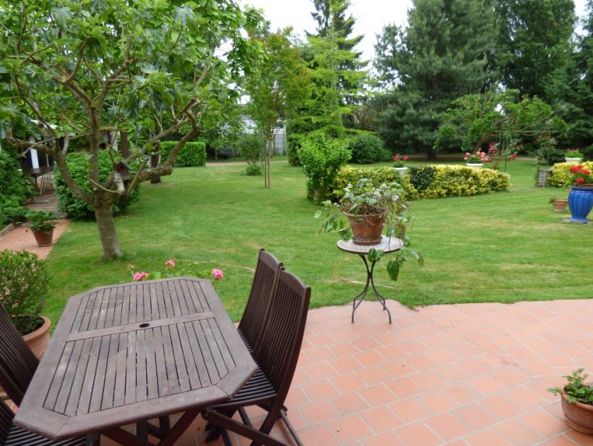 Propriété - Sablé sur Sarthe - Terrasse et jardin parc. 