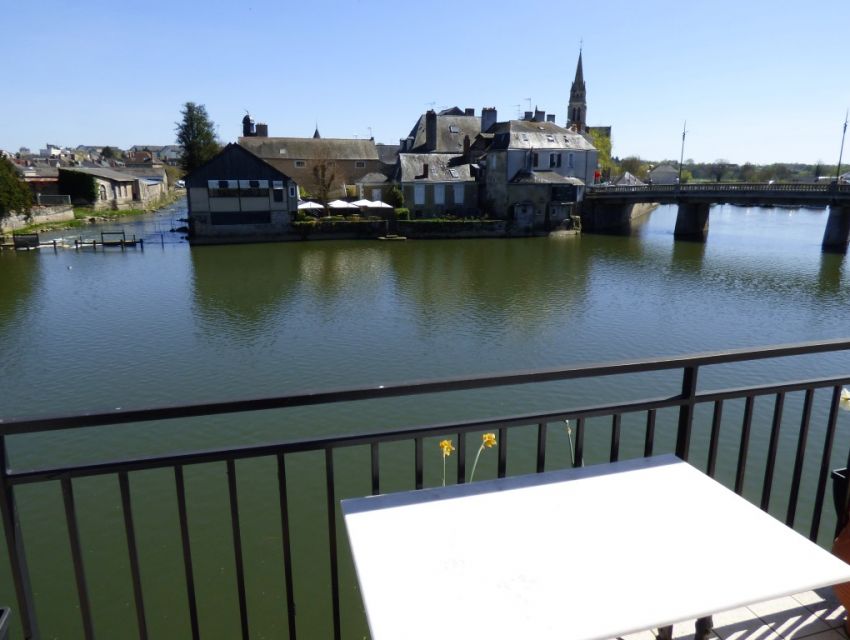 Sablé sur Sarthe - Appartement résidentiel avec balcon-terrasse et  vue imprenable sur 'la Sarthe'