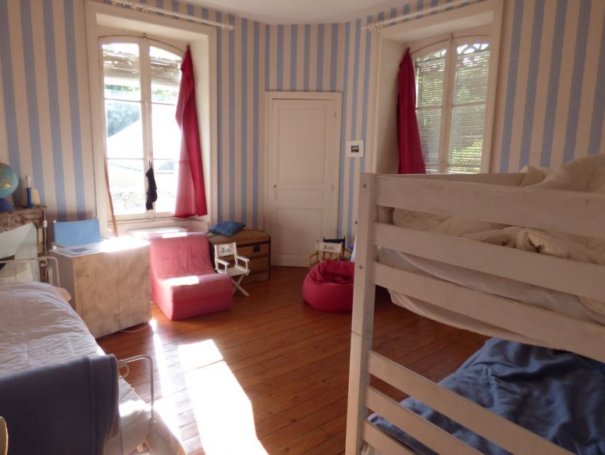 chambre d'enfant parquetée