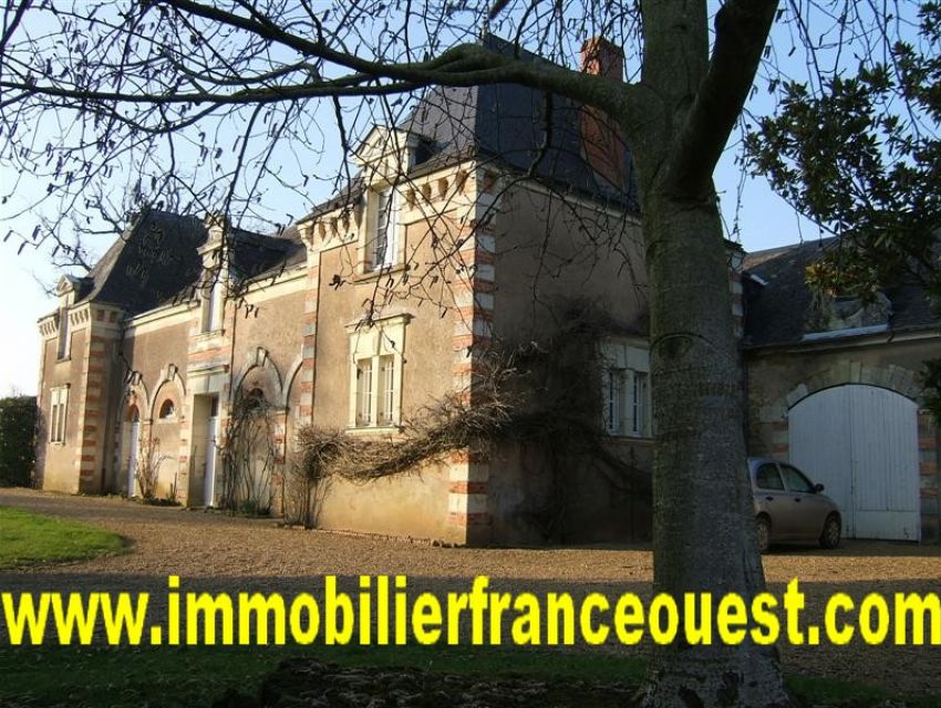 immobilier Sarthe (72):Château à vendre Pays de Loire - confins Maine et Loire - Sarthe