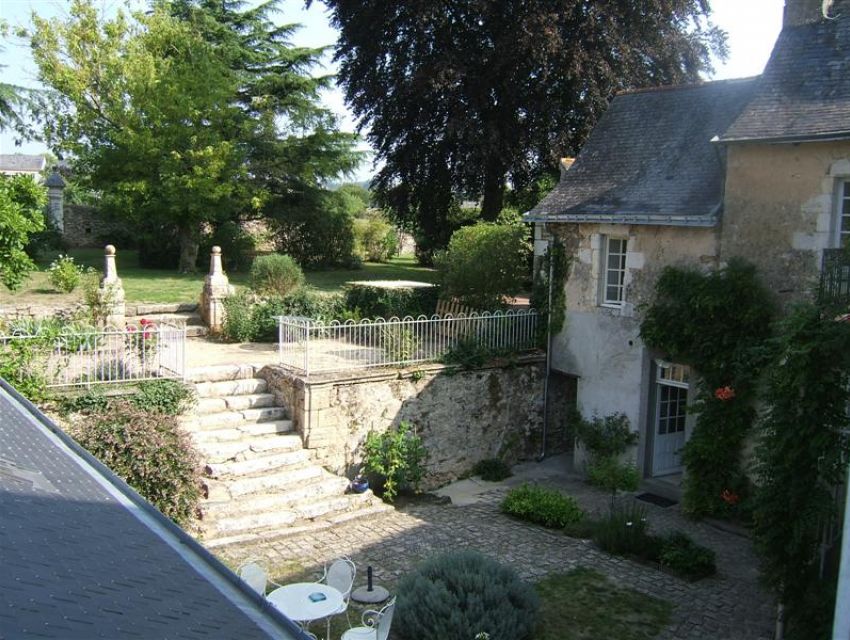 propriete de caractere - région d'Angers - Authentique hôtel particulier avec jardin et parc clos.