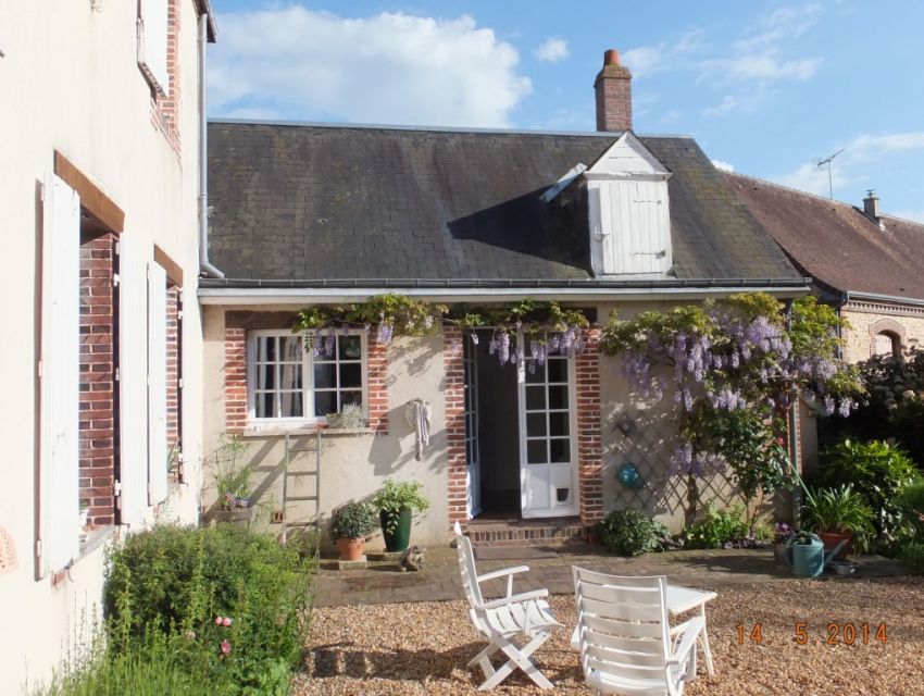 cuisine avec accès terrasse et jardin clos