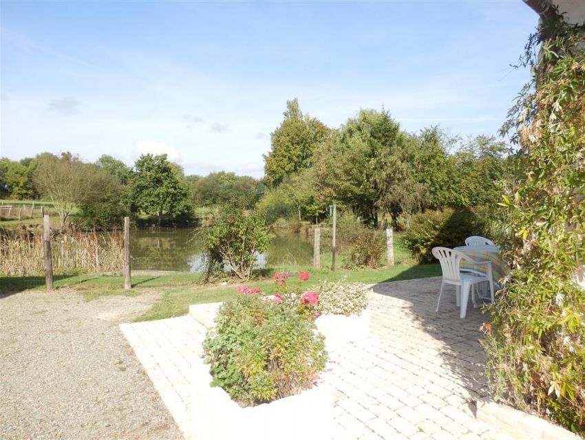 propriété campagne 10 minutes Le Mans université - dépendances - maison d'amis - possible gîte ou cambres dHôtes - terrasses - petit étang