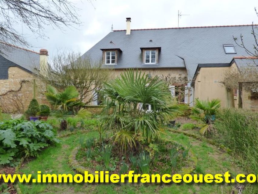 Immobilier Sarthe (72), Immobilier Pays de Loire : Demeure de caractère - 20 min Sablé Sur Sarthe 