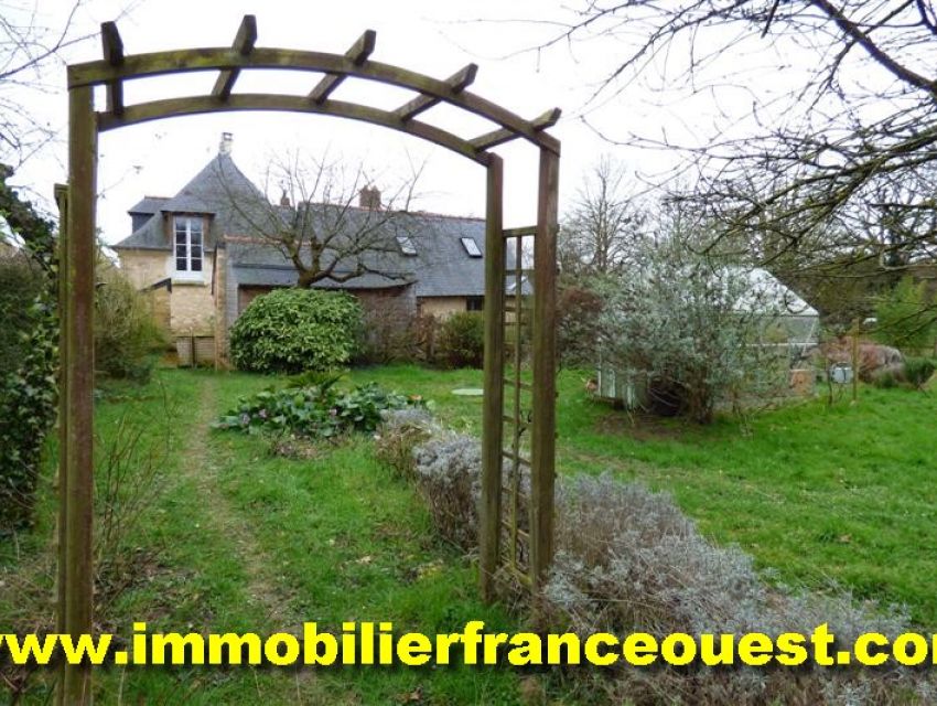 Immobilier Sarthe (72), Immobilier Pays de Loire : Demeure de caractère - 20 min Sablé Sur Sarthe 