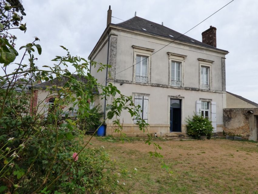 Propriété de caractère avec dépendances et jardin proche Sablé sur Sarthe Maison bourgeoise avec dépendances et jardin 4 chambres