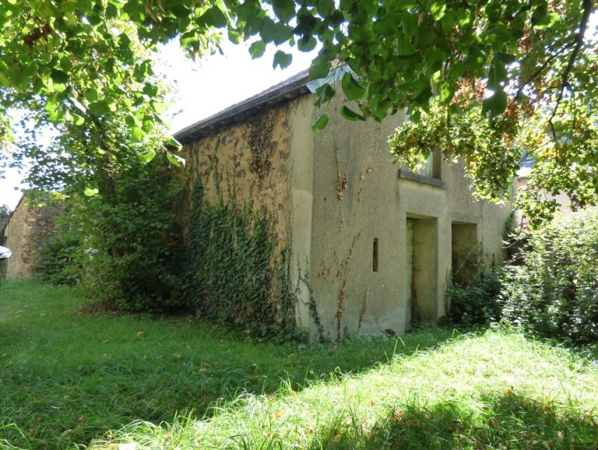 Maison bourgeoise XIXème - Propriété de caractère à restaurer - Département Sarthe (72) - Secteur Sablé sur Sarthe (72300) - Petite dépendance en pierres. 