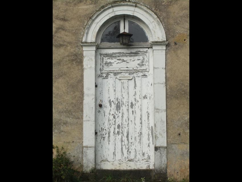 Propriété villageoise XIXème à restaurer - Région Sablé sur Sarthe (72300) - Département Sarthe (72) - Vue d'une partie de la façade 