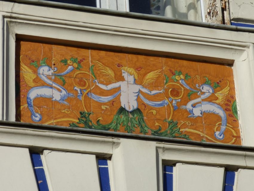 maison de caractère XIXème - Façade avec tableaux de faïence.