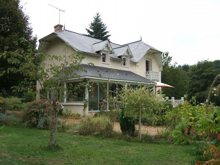 Propriété bordée par la Sarthe sur l'axe Sablé sur Sarthe - Le Mans - Département 72