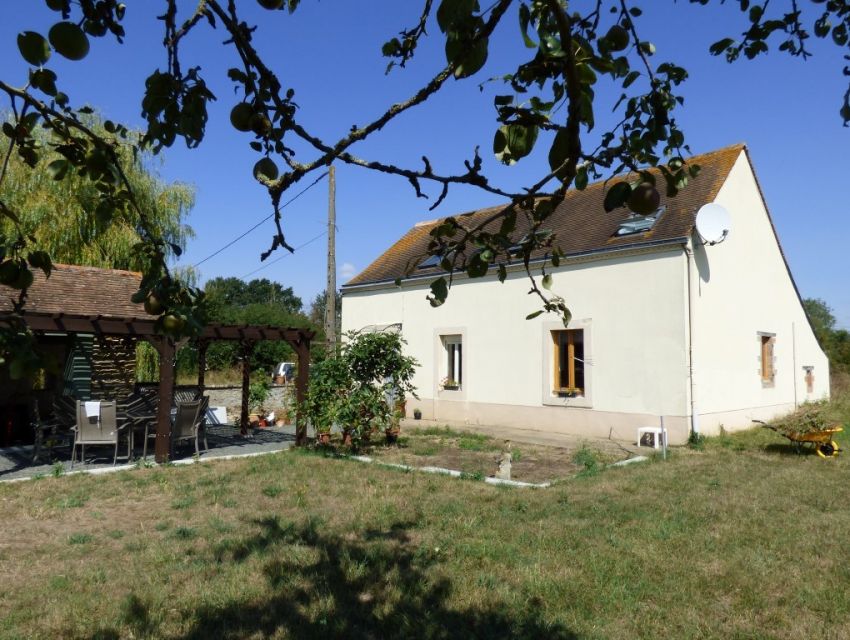 Fermette restaurée avec dépendances et prairie 10 minutes Sablé sur Sarthe 