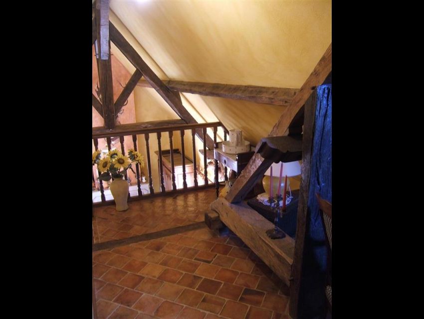 Maison restaurée Région Sablé sur Sarthe 72300 Pays de La Loire Salon d'étage en mezzanine Poutraison et sol terre cuite
