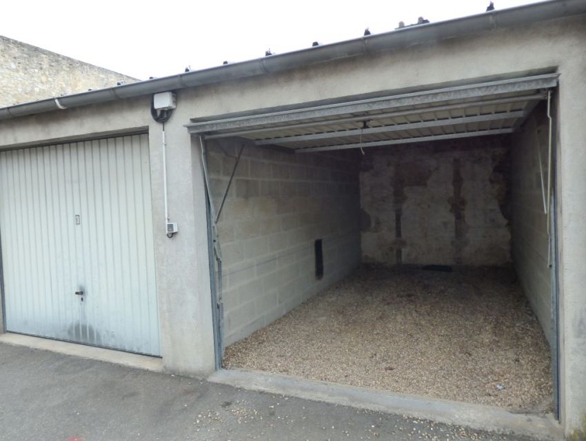Proximité immédiate de la gare de Sablé-sur-Sarthe Box fermé avec accès sécurisé