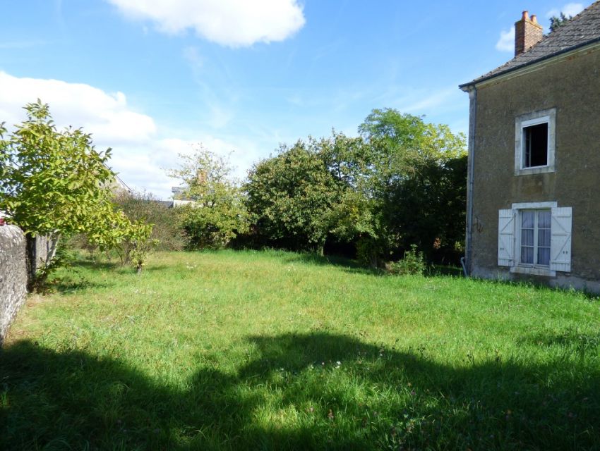Belle demeure XIXème à restaurer - Secteur Sablé sur Sarthe (72300) - Département Sarthe (72) - Vue d'une partie du jardin 