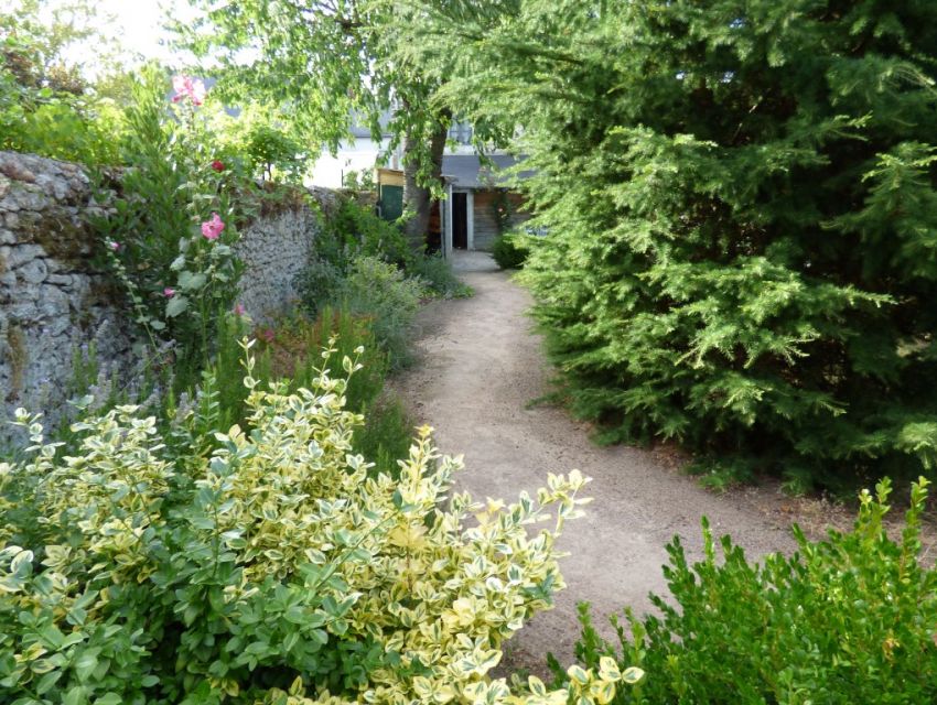 Solesmes maison à louer- jardin clos et garage - proche - abbaye.
