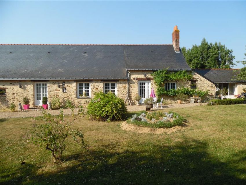 Longère restaurée avec piscine dans la région de sablé sur sarthe 