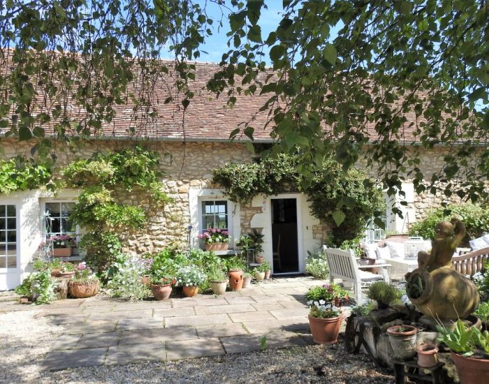 Propriété de charme 8 minutes centre ville La Flèche Sarthe composée de deux habitations restaurées et dépendances