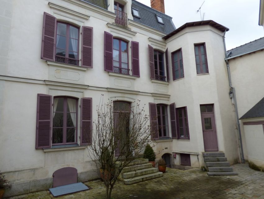 sable sur sarthe - maison bourgeoise en centre ville et proche de la gare SNCF 