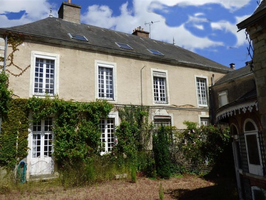 maison bourgeoise avec dependances jardin et garage Sablé sur Sarthe